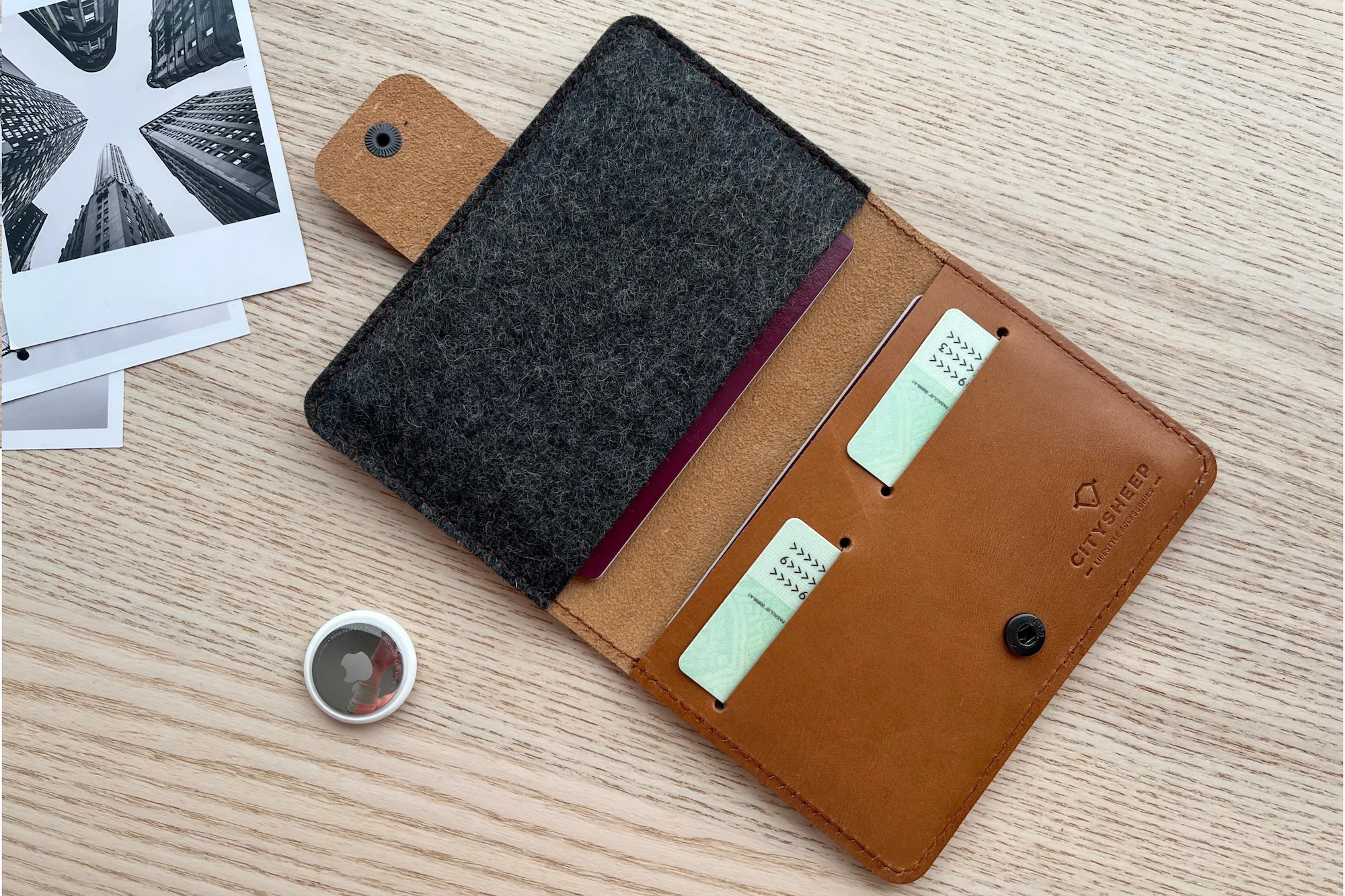 Leather Passport Case with AirTag/ Vegetable tanned